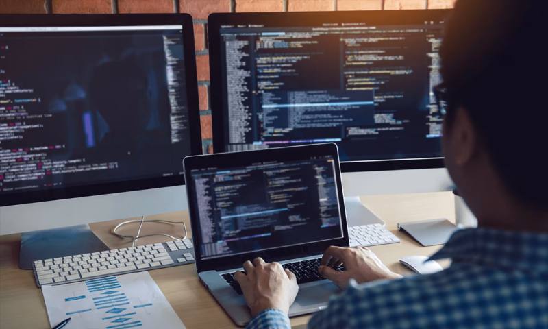 数据科学选型:R与Python如何赋能秀英区网站建设?